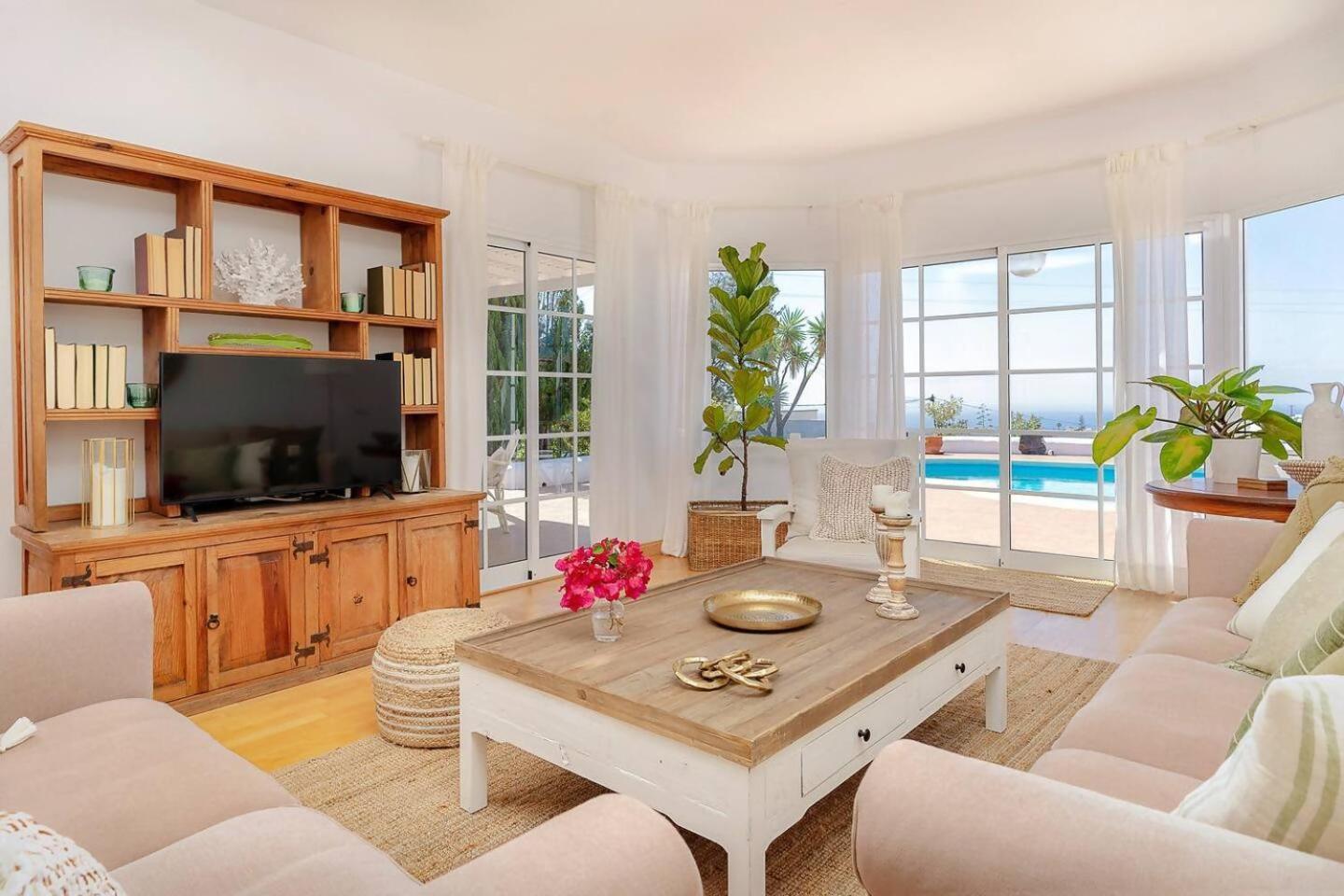 Amazing 3 Bedroom Ocean View With Pool ติอาส ภายนอก รูปภาพ