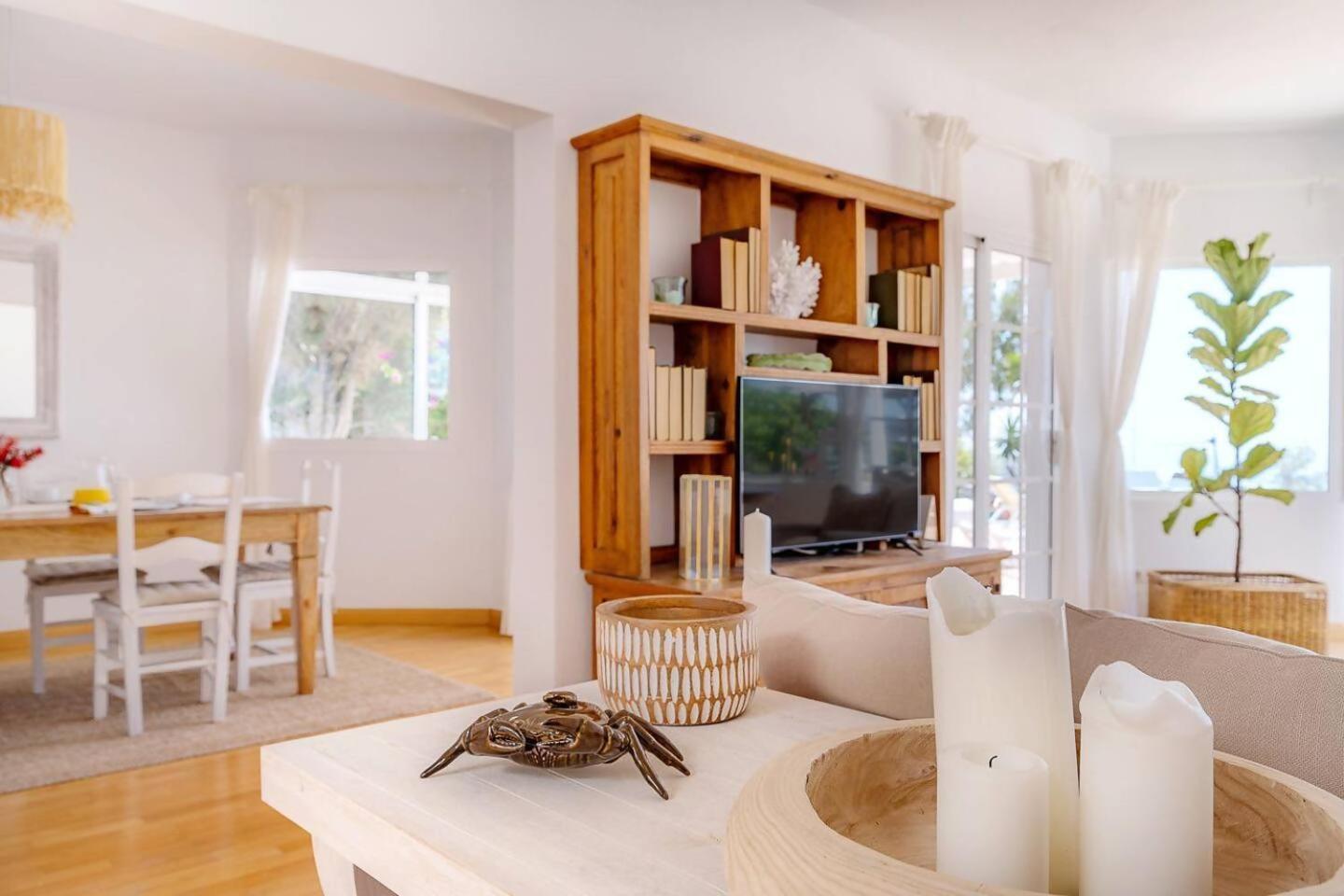 Amazing 3 Bedroom Ocean View With Pool ติอาส ภายนอก รูปภาพ