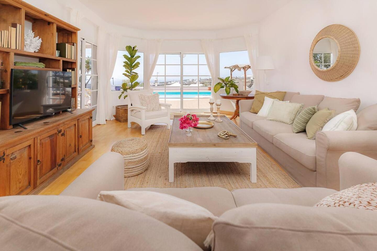 Amazing 3 Bedroom Ocean View With Pool ติอาส ภายนอก รูปภาพ