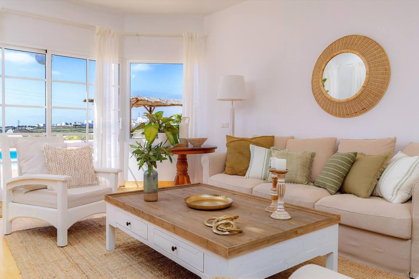 Amazing 3 Bedroom Ocean View With Pool ติอาส ภายนอก รูปภาพ